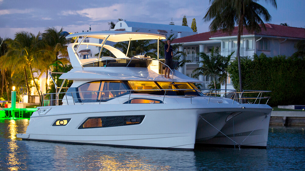 The 44’ Aquila motor catamaran flybridge boasts a shallow draft, enabling access to remote destinations.