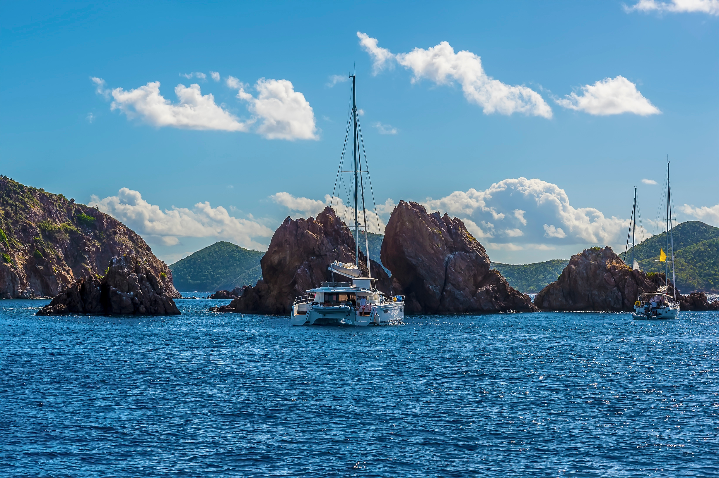 Exclusive Yachts - The indians islets with a yacht