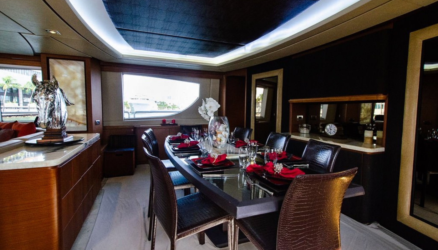 Exclusive Yachts - 105' Azimut Flybridge