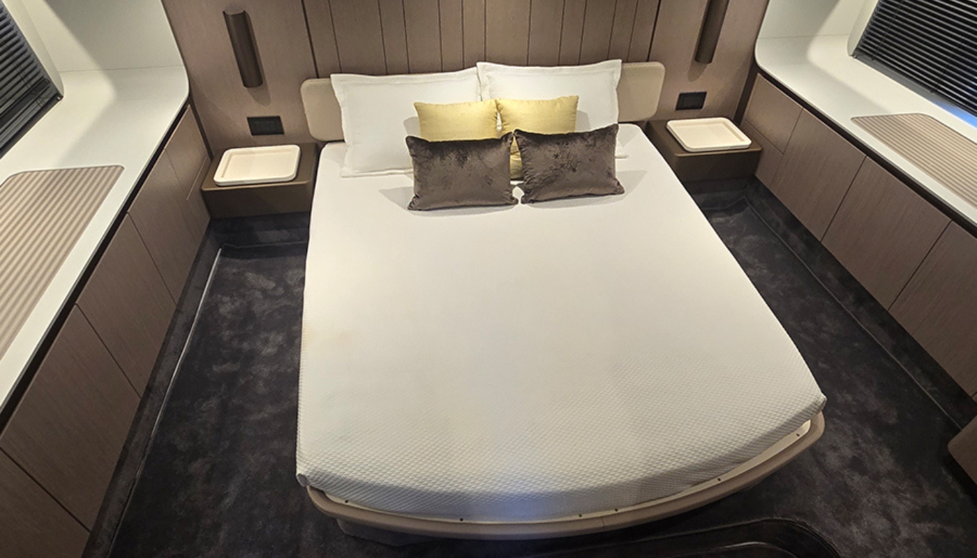 Exclusive Yachts - 50' Azimut Flybridge relentless