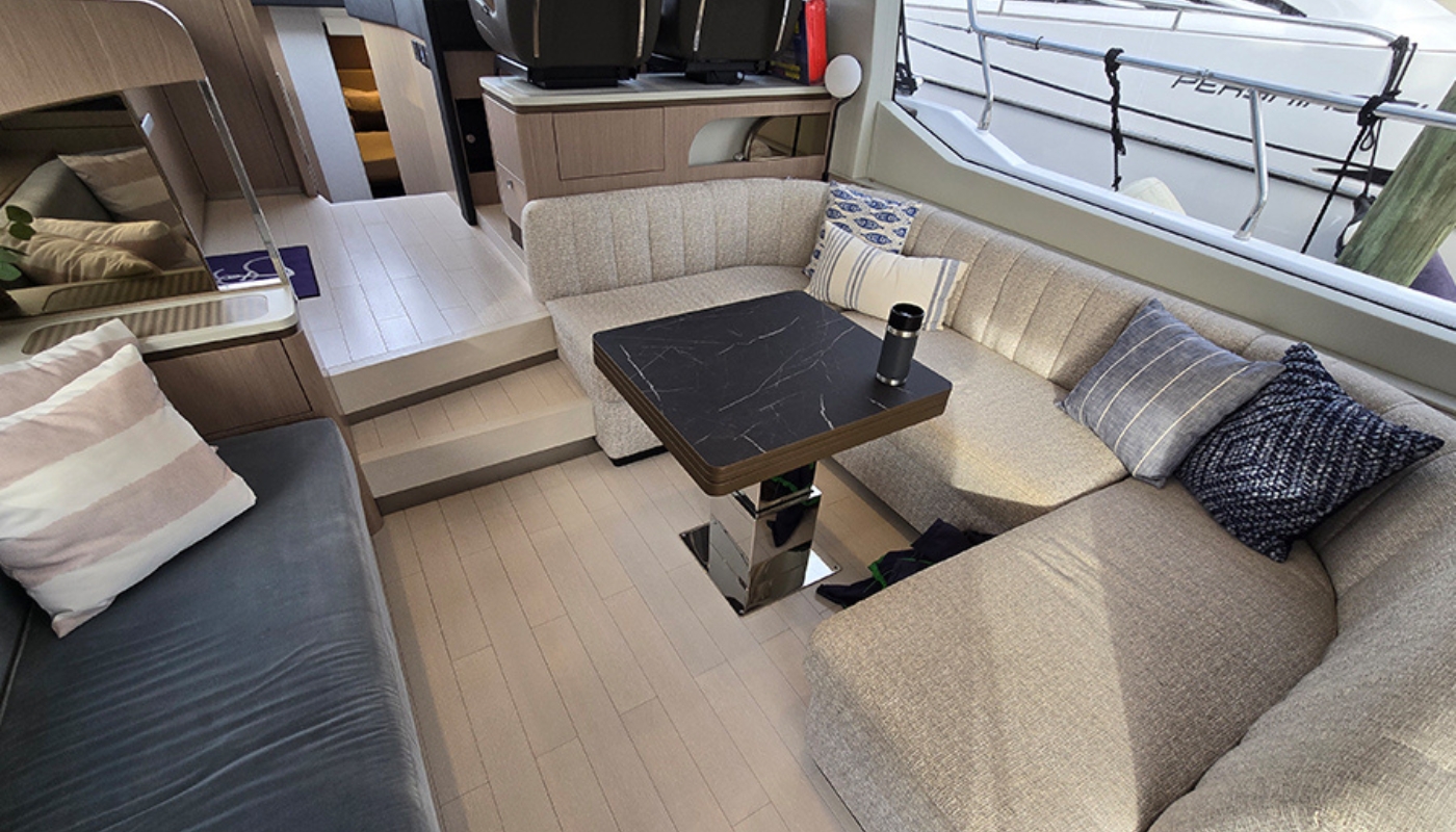 Exclusive Yachts - 50' Azimut Flybridge relentless