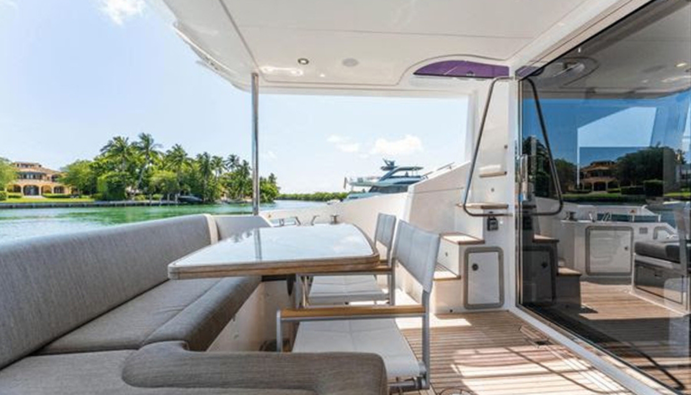 Exclusive Yachts - 50' Azimut Flybridge relentless